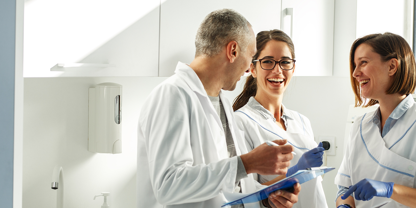 Three dentists having a discussion